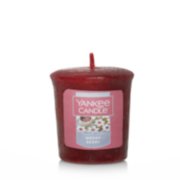 merry berry votive candle image number 1