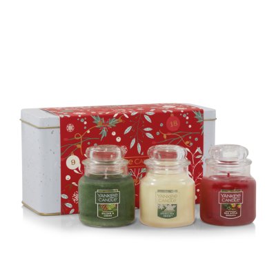 Balsam & Cedar / Sparkling Snow™ / Red Apple Wreath