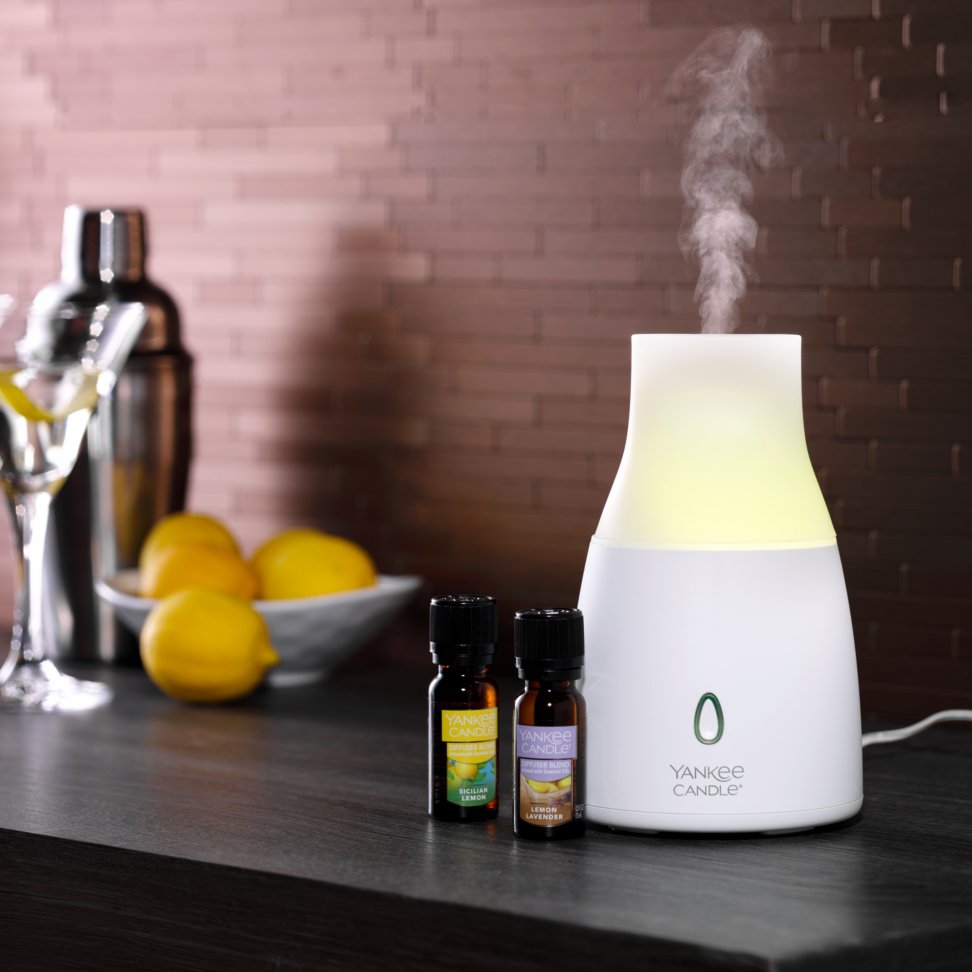 ultrasonic diffuser with lemon lavender and sicilian lemon diffuser blends on desk