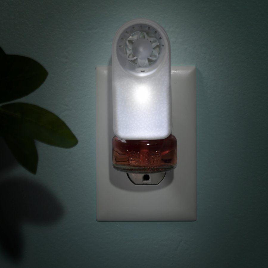 leaves scentplug fan plugged into outlet