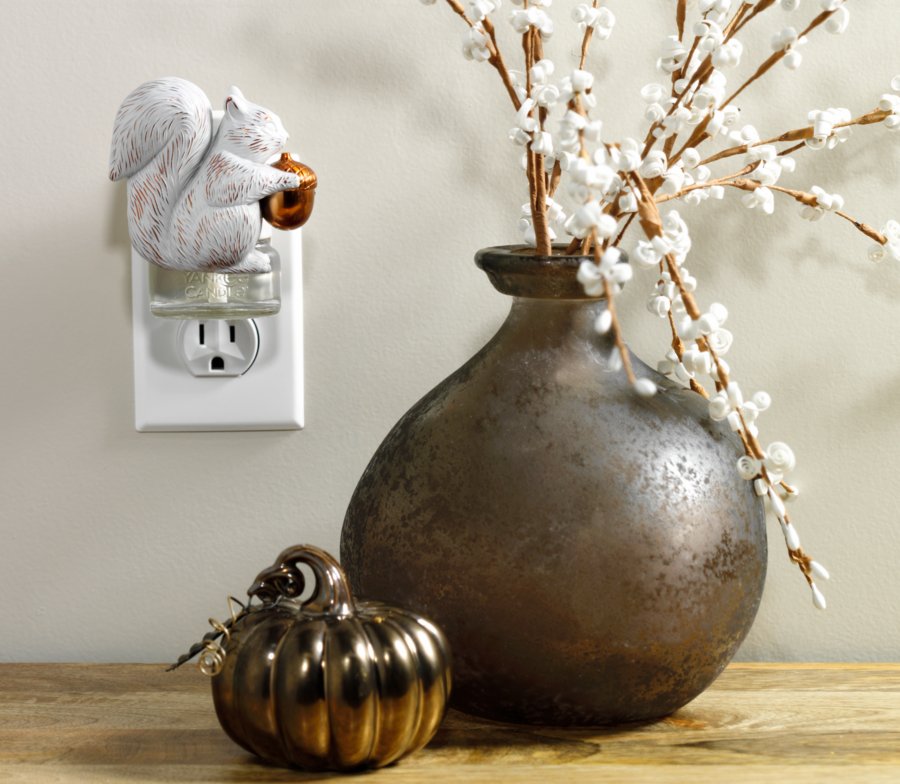 squirrel with snack scentplug diffuser