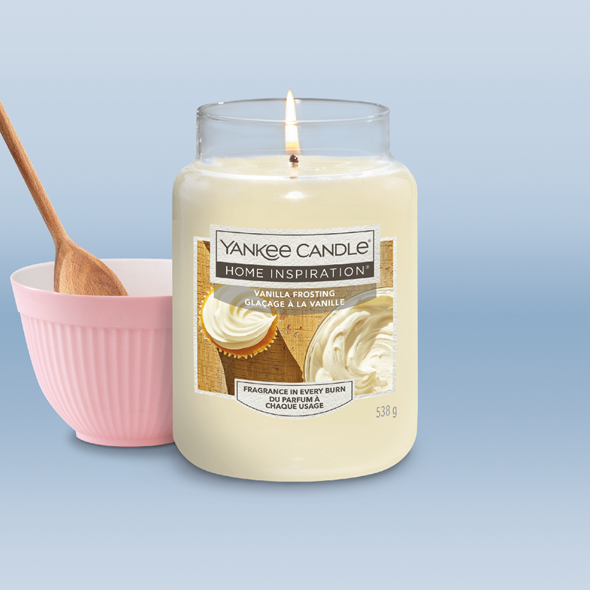 YANKEE CANDLE HOME INSPIRATION ELEGANTE GIARA SMALL IN VETRO - MAGNOLIA,  NOTE DI VANIGLIA E MUSCHIO - PiùMe