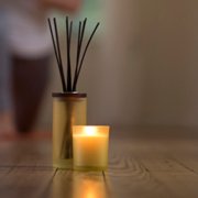 scented candle and reeds image number 3