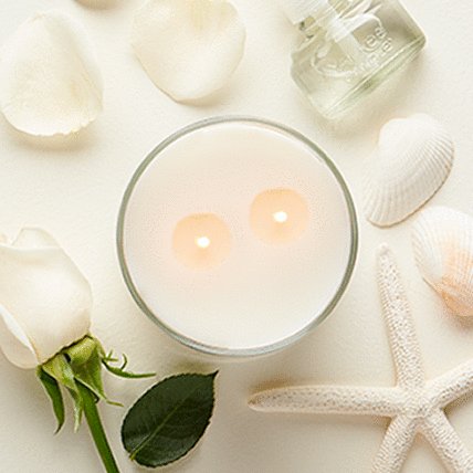 2 wick candle with white background